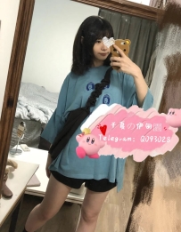 自然で飾らない甘い笑顔が特徴。